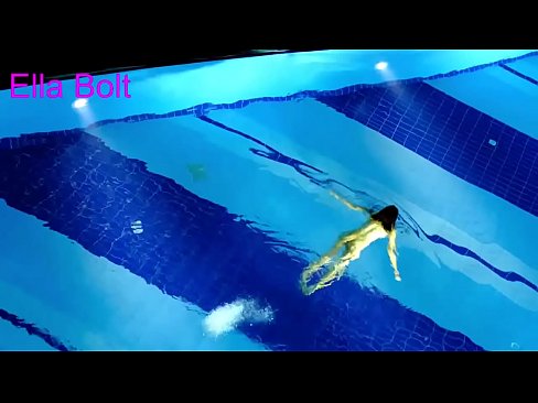 ❤️ म हेर्न रोक्न सक्दिन, जवान गोरा ELLA BOLT रिसोर्ट पूलमा नग्न पौडी खेल्दै समातियो गुदा अश्लील  ❌