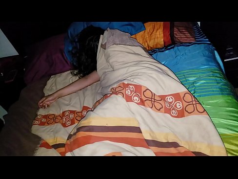 ❤️ सौतेनी आमा सुतेको बेला आफ्नी जवान सौतेनी आमालाई पिट्दै। गुदा अश्लील  ❌